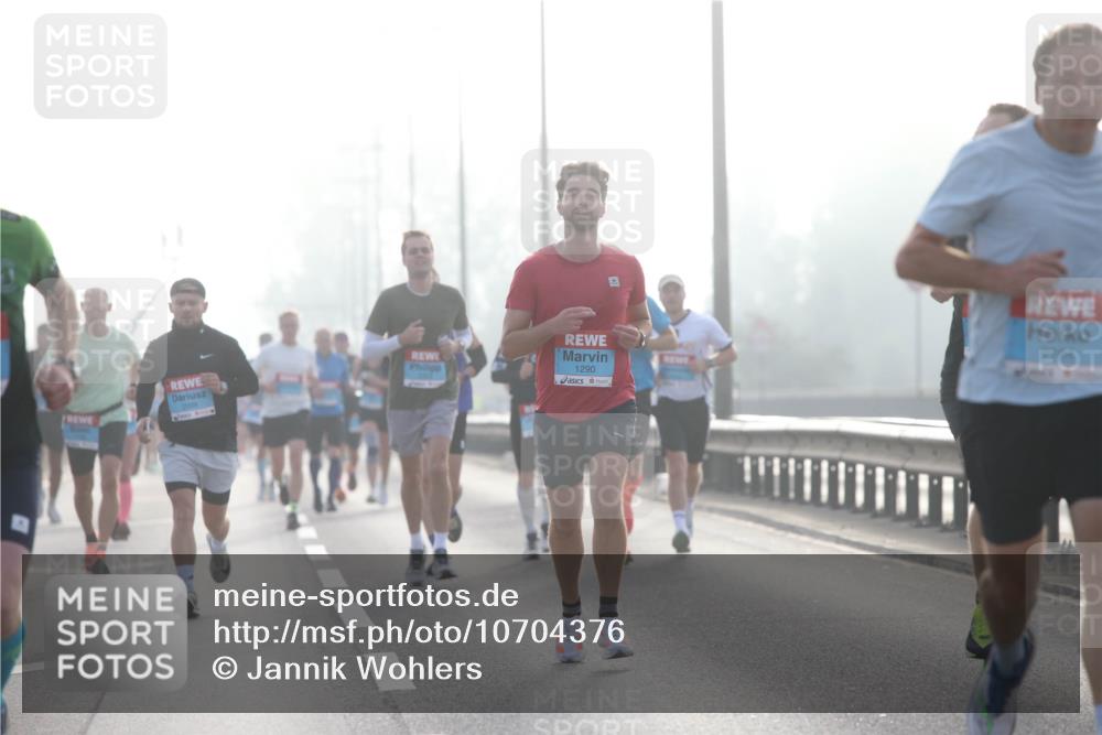 03.10.2026 - Köhlbrandbrückenlauf Jannik Wohlers http://msf.ph/oto/10704376 03.10.2026 09:14:40 Position 3 71189, 1290, 2104 meine-sportfotos.de