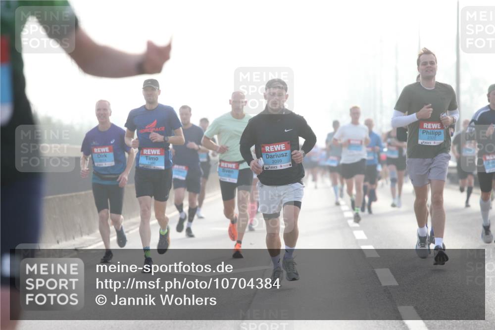03.10.2026 - Köhlbrandbrückenlauf Jannik Wohlers http://msf.ph/oto/10704384 03.10.2026 09:14:42 Position 3 10, 2099, 1396, 2322 meine-sportfotos.de