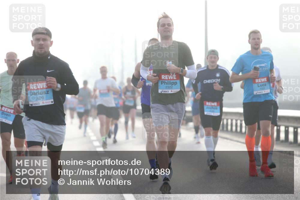 03.10.2026 - Köhlbrandbrückenlauf Jannik Wohlers http://msf.ph/oto/10704389 03.10.2026 09:14:44 Position 3 1196, 2099, 2322, 1522 meine-sportfotos.de