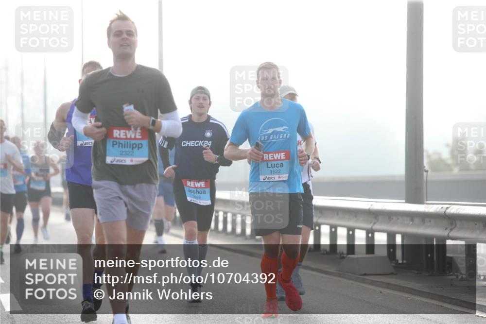 03.10.2026 - Köhlbrandbrückenlauf Jannik Wohlers http://msf.ph/oto/10704392 03.10.2026 09:14:44 Position 3 2322, 24, 899, 1522 meine-sportfotos.de