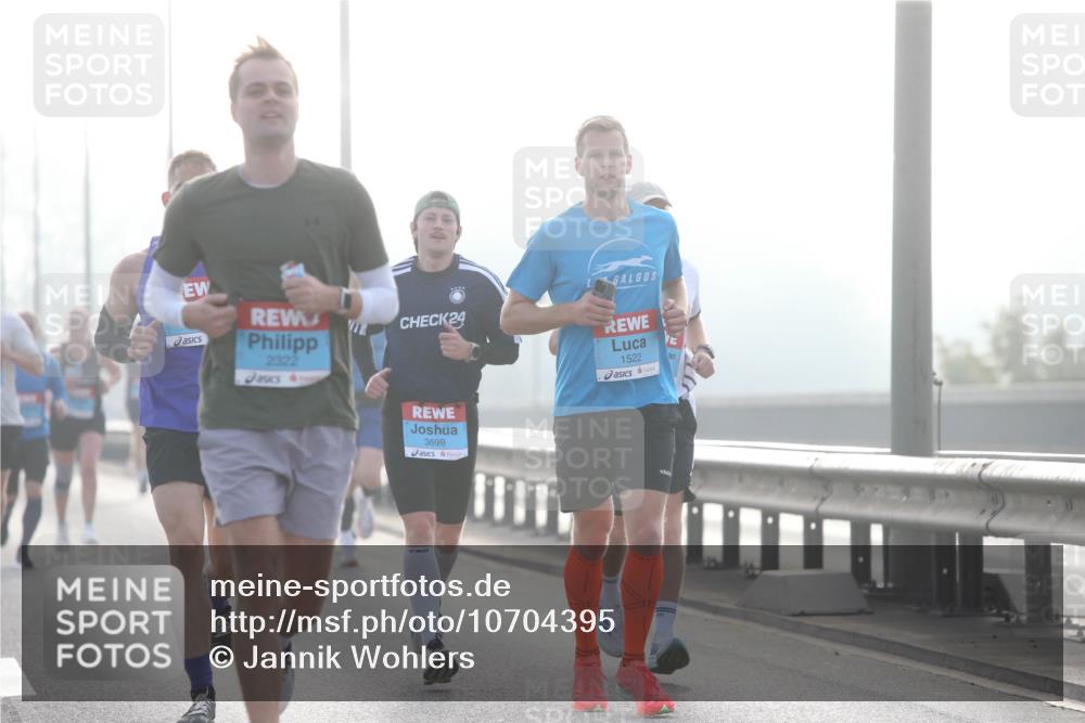 03.10.2026 - Köhlbrandbrückenlauf Jannik Wohlers http://msf.ph/oto/10704395 03.10.2026 09:14:44 Position 3 24, 1522, 2322, 3699 meine-sportfotos.de