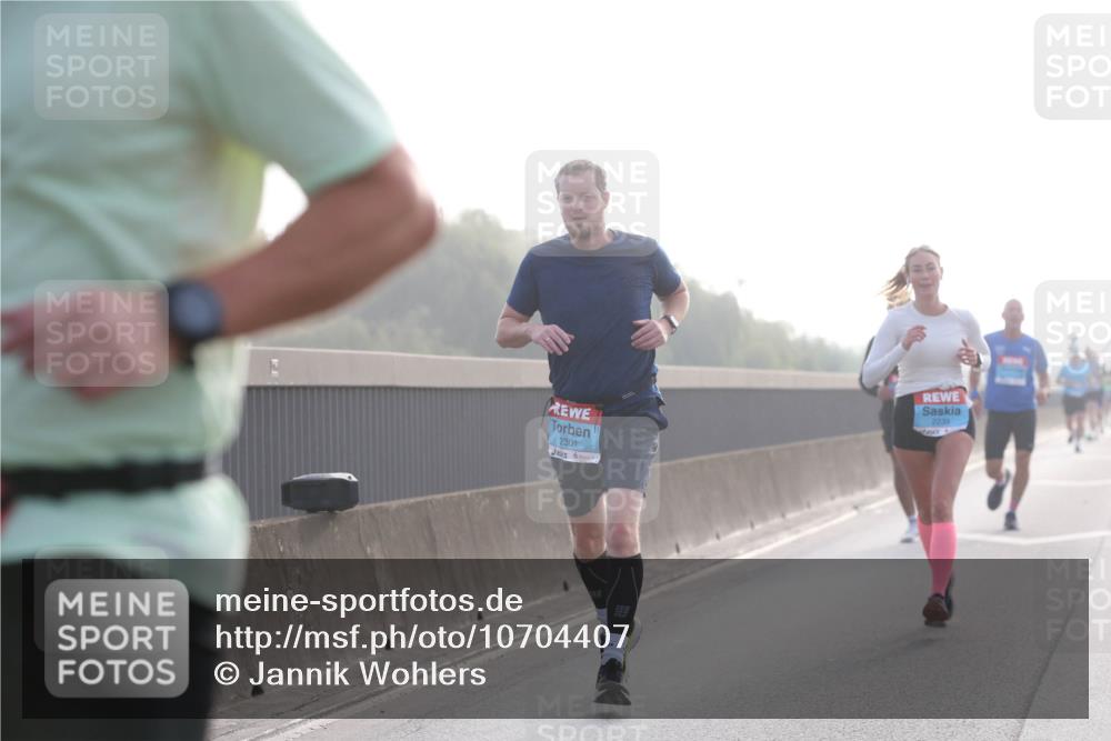 03.10.2026 - Köhlbrandbrückenlauf Jannik Wohlers http://msf.ph/oto/10704407 03.10.2026 09:14:49 Position 3 2301 meine-sportfotos.de
