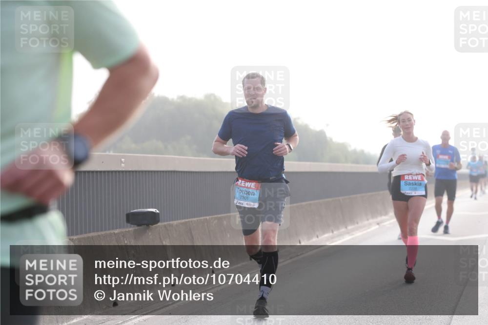 03.10.2026 - Köhlbrandbrückenlauf Jannik Wohlers http://msf.ph/oto/10704410 03.10.2026 09:14:49 Position 3 2301, 2239 meine-sportfotos.de