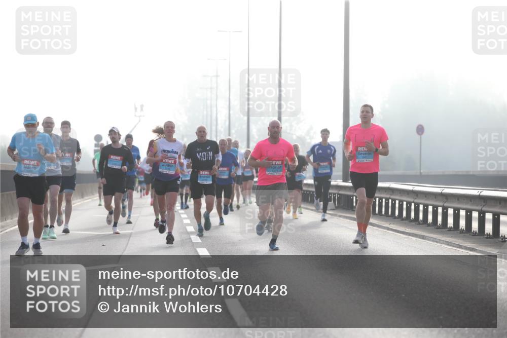 03.10.2026 - Köhlbrandbrückenlauf Jannik Wohlers http://msf.ph/oto/10704428 03.10.2026 09:14:59 Position 3 1941 meine-sportfotos.de