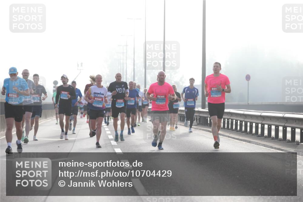 03.10.2026 - Köhlbrandbrückenlauf Jannik Wohlers http://msf.ph/oto/10704429 03.10.2026 09:14:59 Position 3 70, 3 meine-sportfotos.de
