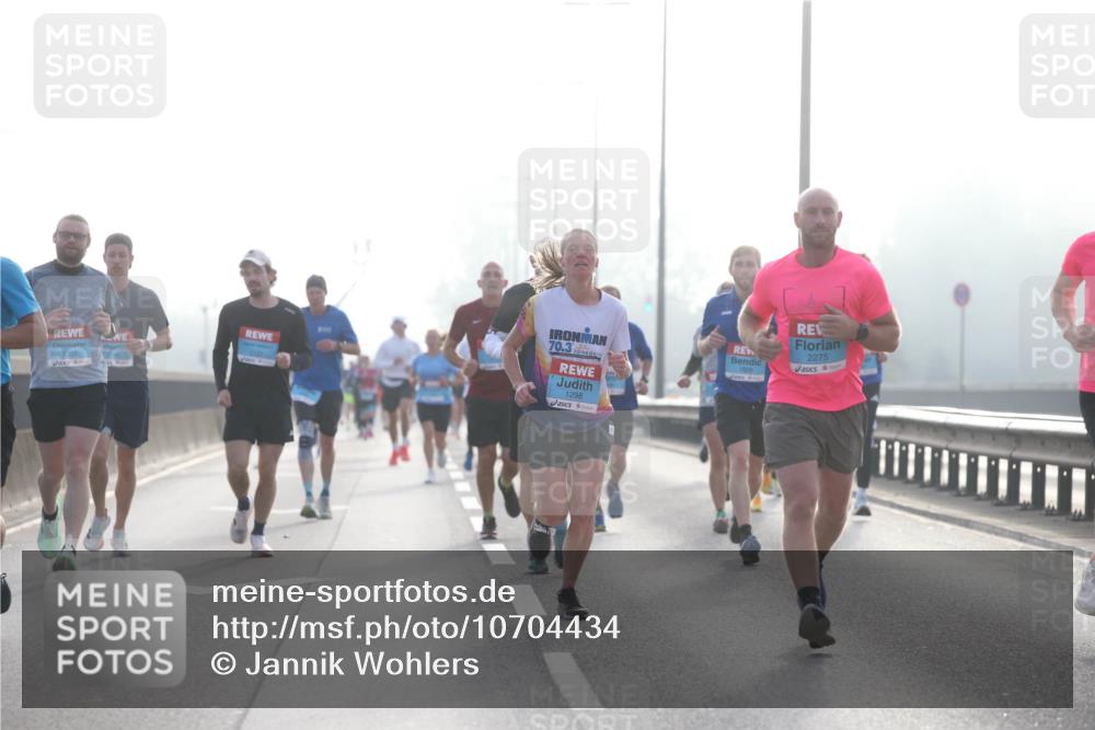 03.10.2026 - Köhlbrandbrückenlauf Jannik Wohlers http://msf.ph/oto/10704434 03.10.2026 09:15:01 Position 3 1355, 2275, 70, 3, 1298 meine-sportfotos.de