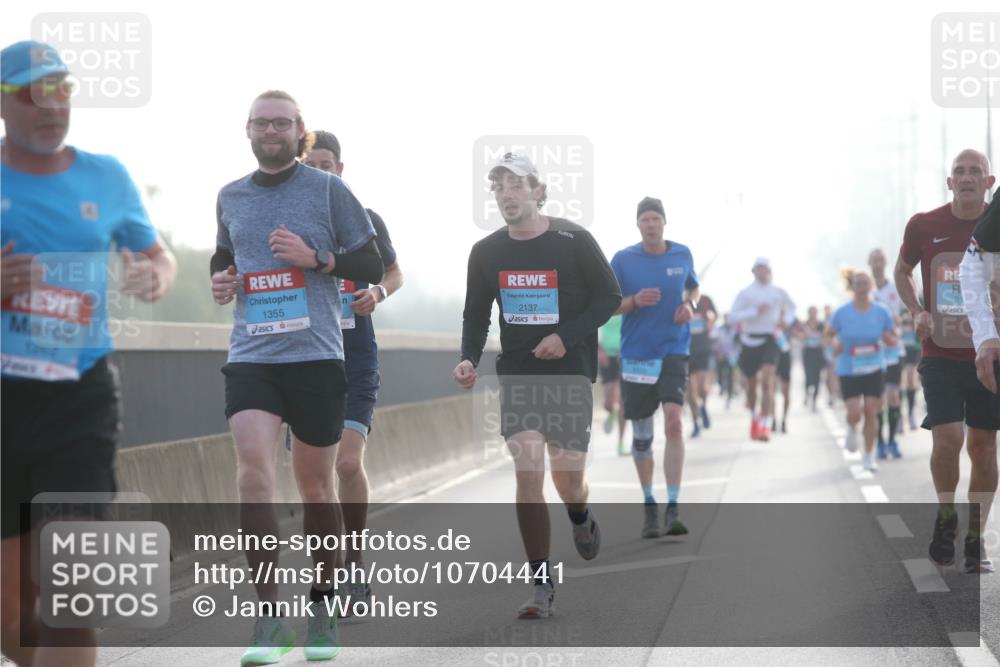 03.10.2026 - Köhlbrandbrückenlauf Jannik Wohlers http://msf.ph/oto/10704441 03.10.2026 09:15:04 Position 3 2137, 1262, 1355 meine-sportfotos.de