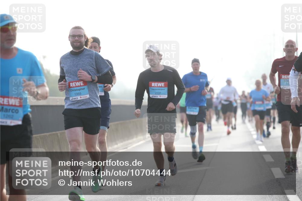 03.10.2026 - Köhlbrandbrückenlauf Jannik Wohlers http://msf.ph/oto/10704444 03.10.2026 09:15:04 Position 3 1202, 1355, 2137, 215 meine-sportfotos.de