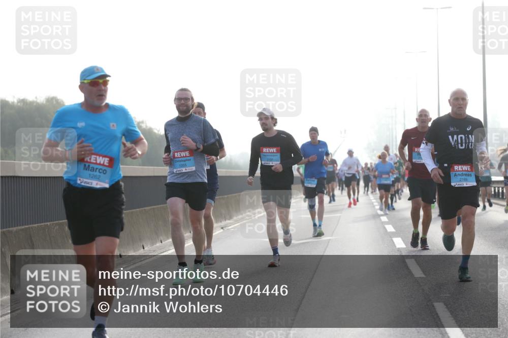03.10.2026 - Köhlbrandbrückenlauf Jannik Wohlers http://msf.ph/oto/10704446 03.10.2026 09:15:05 Position 3 1262, 1355, 2137, 2189 meine-sportfotos.de
