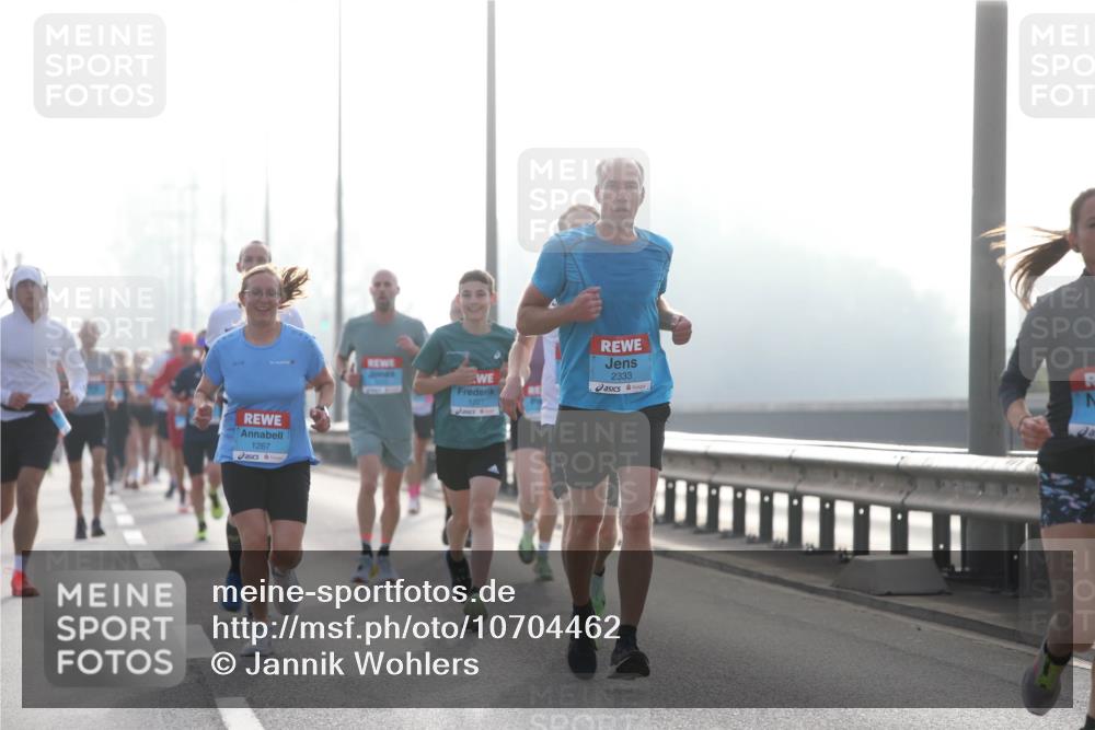 03.10.2026 - Köhlbrandbrückenlauf Jannik Wohlers http://msf.ph/oto/10704462 03.10.2026 09:15:10 Position 3 1267, 1227, 2333 meine-sportfotos.de