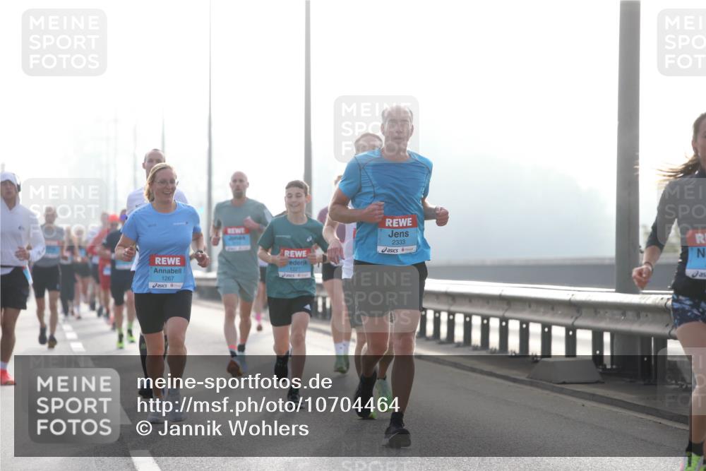 03.10.2026 - Köhlbrandbrückenlauf Jannik Wohlers http://msf.ph/oto/10704464 03.10.2026 09:15:10 Position 3 1267, 1227, 2333 meine-sportfotos.de