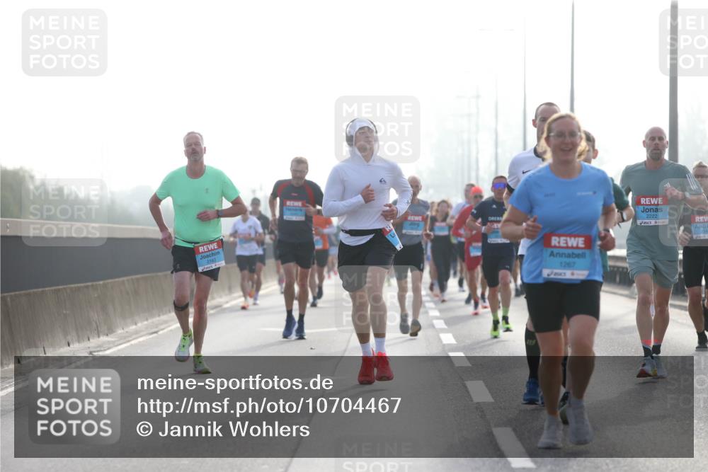 03.10.2026 - Köhlbrandbrückenlauf Jannik Wohlers http://msf.ph/oto/10704467 03.10.2026 09:15:11 Position 3 2163, 1267, 2222, 234 meine-sportfotos.de
