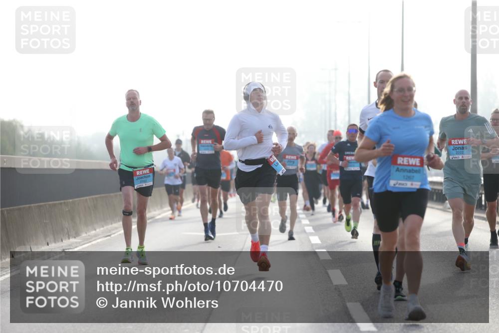 03.10.2026 - Köhlbrandbrückenlauf Jannik Wohlers http://msf.ph/oto/10704470 03.10.2026 09:15:11 Position 3 2163, 1267, 2222 meine-sportfotos.de