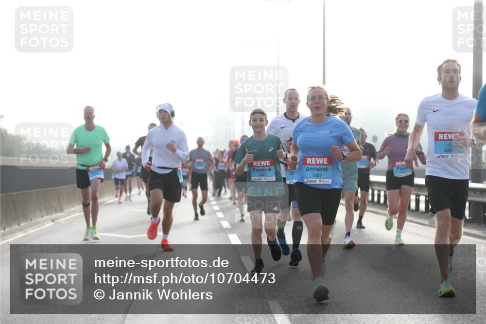 03.10.2026 - Köhlbrandbrückenlauf Jannik Wohlers http://msf.ph/oto/10704473 03.10.2026 09:15:12 Position 3 1227, 1267, 3837 meine-sportfotos.de