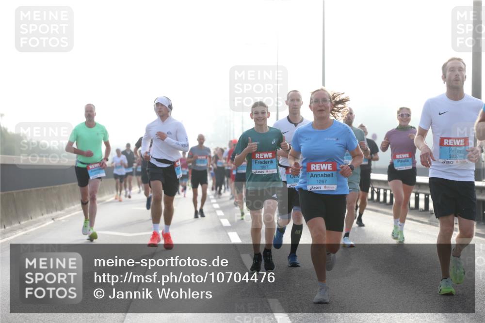03.10.2026 - Köhlbrandbrückenlauf Jannik Wohlers http://msf.ph/oto/10704476 03.10.2026 09:15:12 Position 3 1227, 229, 1267, 3837 meine-sportfotos.de