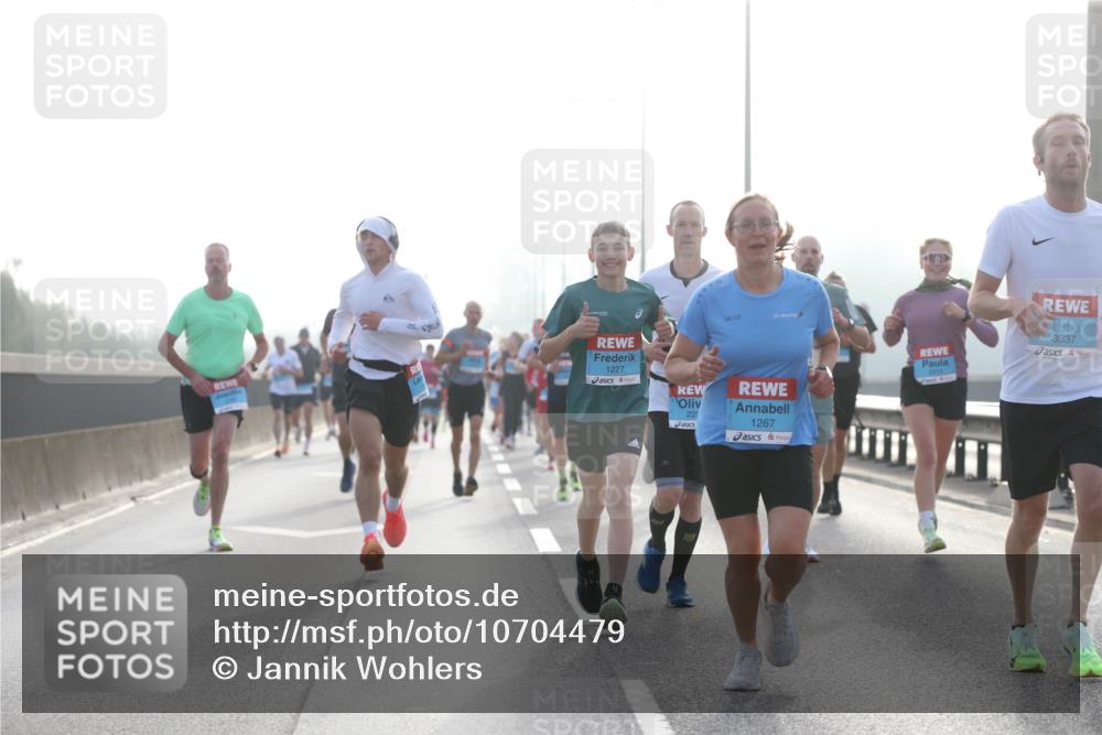 03.10.2026 - Köhlbrandbrückenlauf Jannik Wohlers http://msf.ph/oto/10704479 03.10.2026 09:15:12 Position 3 1227, 22, 1267, 3837 meine-sportfotos.de