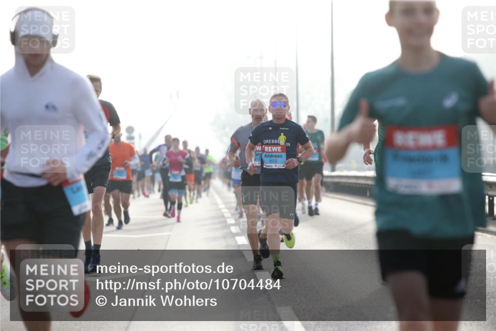 03.10.2026 - Köhlbrandbrückenlauf Jannik Wohlers http://msf.ph/oto/10704484 03.10.2026 09:15:14 Position 3 215, 2672 meine-sportfotos.de