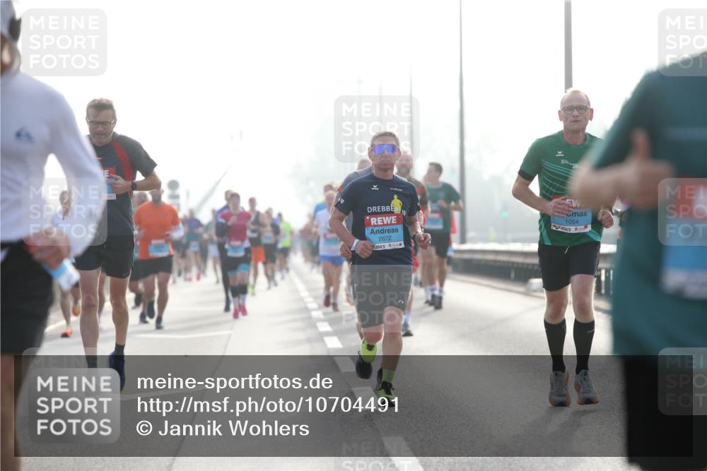 03.10.2026 - Köhlbrandbrückenlauf Jannik Wohlers http://msf.ph/oto/10704491 03.10.2026 09:15:14 Position 3 2672, 1054 meine-sportfotos.de