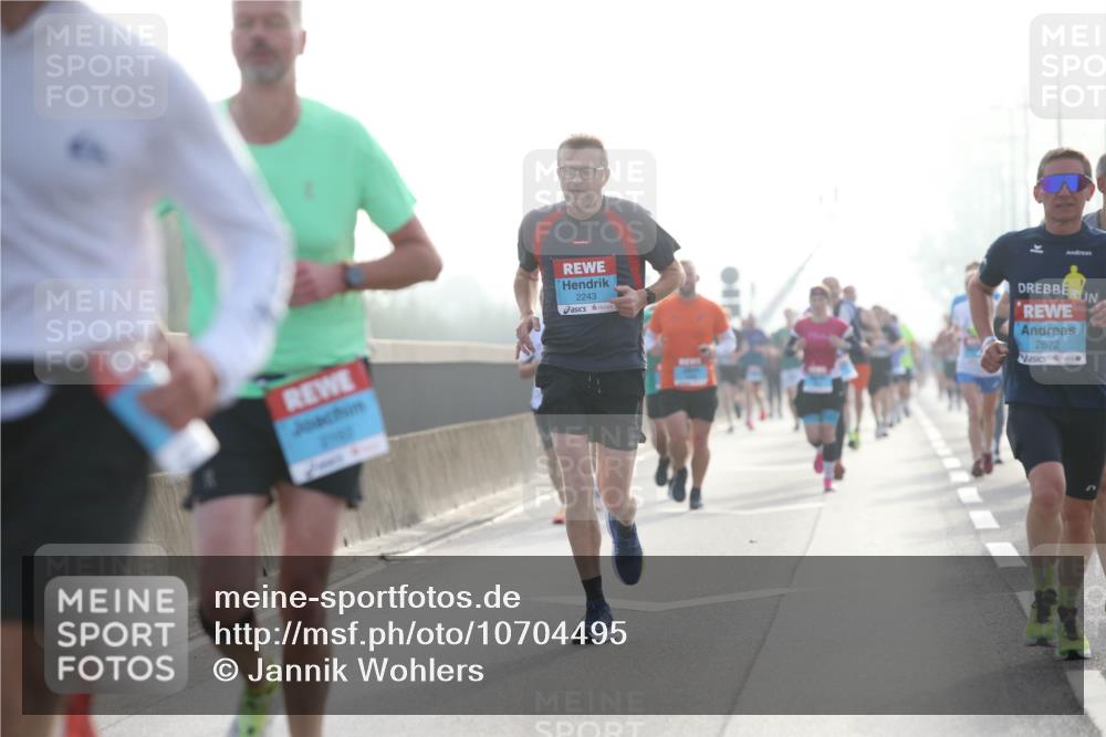03.10.2026 - Köhlbrandbrückenlauf Jannik Wohlers http://msf.ph/oto/10704495 03.10.2026 09:15:15 Position 3 2243, 2672 meine-sportfotos.de