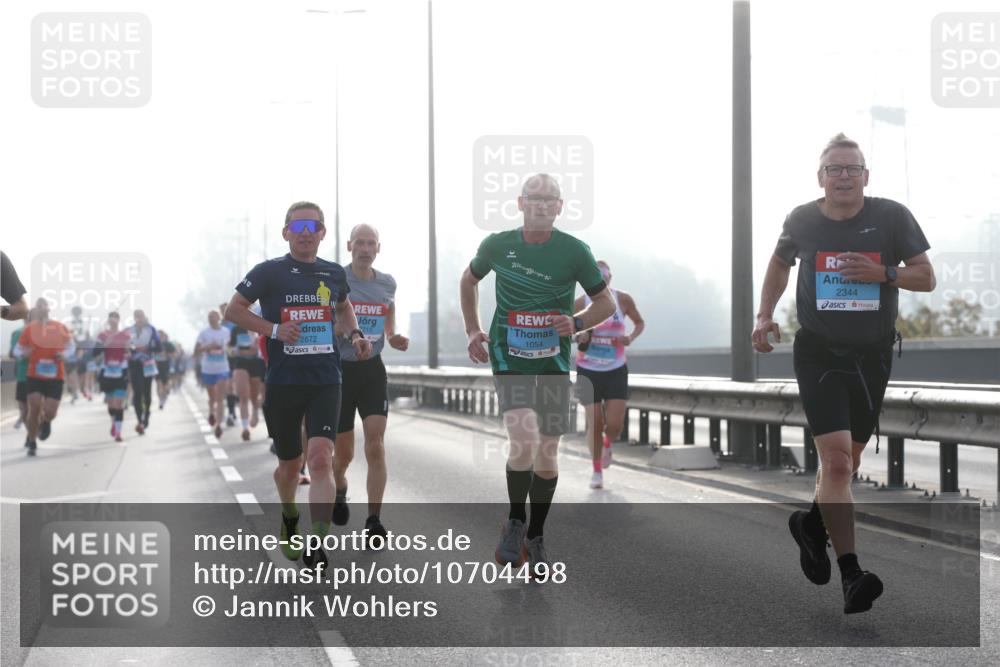 03.10.2026 - Köhlbrandbrückenlauf Jannik Wohlers http://msf.ph/oto/10704498 03.10.2026 09:15:16 Position 3 215, 2672, 1054, 2344 meine-sportfotos.de