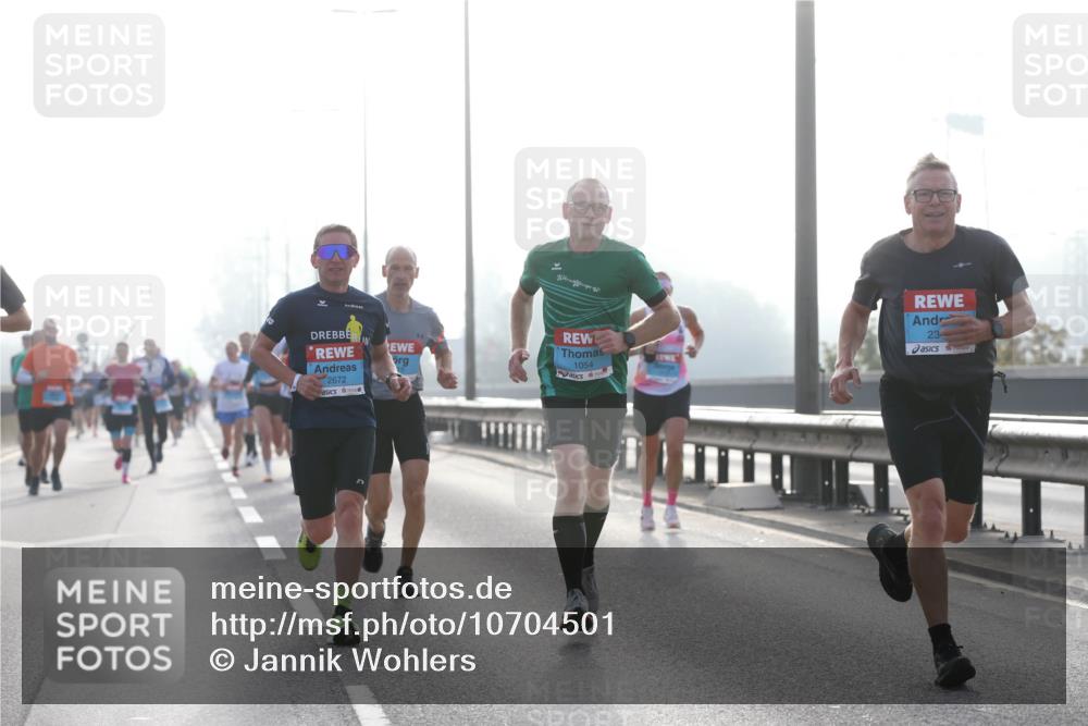 03.10.2026 - Köhlbrandbrückenlauf Jannik Wohlers http://msf.ph/oto/10704501 03.10.2026 09:15:16 Position 3 1054, 23, 2672 meine-sportfotos.de
