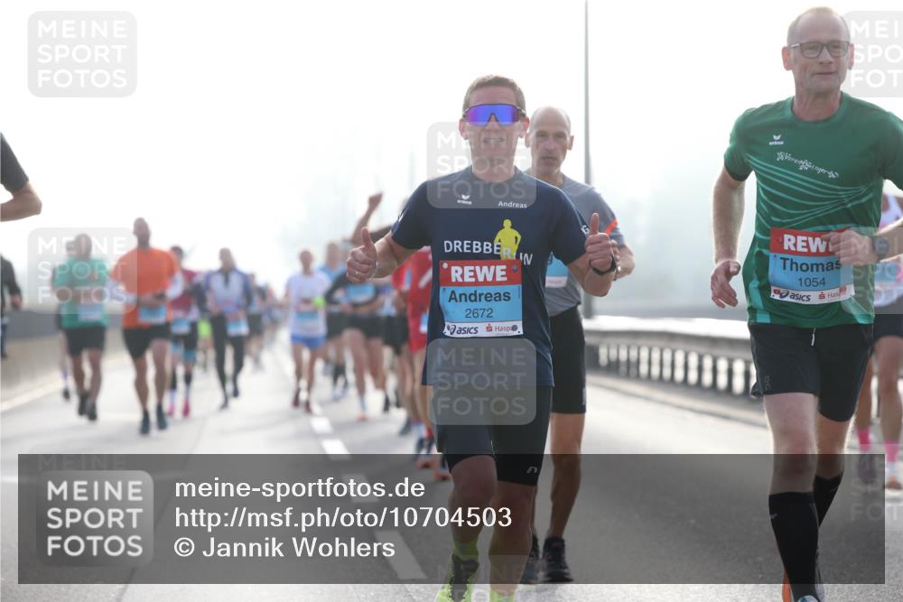 03.10.2026 - Köhlbrandbrückenlauf Jannik Wohlers http://msf.ph/oto/10704503 03.10.2026 09:15:17 Position 3 2672, 1054 meine-sportfotos.de