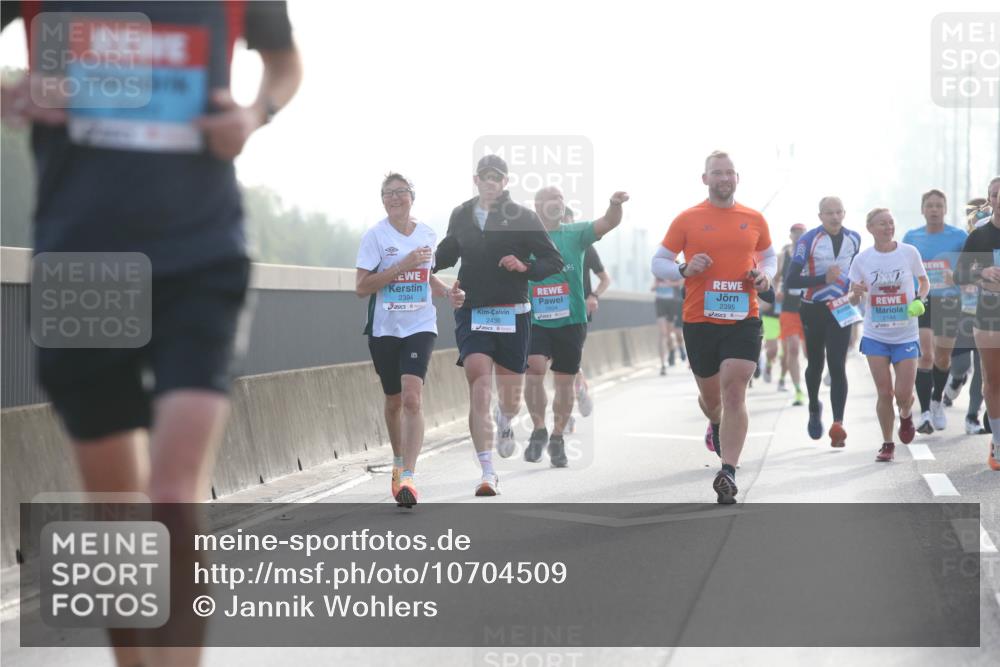 03.10.2026 - Köhlbrandbrückenlauf Jannik Wohlers http://msf.ph/oto/10704509 03.10.2026 09:15:19 Position 3 2394, 1604, 2395, 2436 meine-sportfotos.de