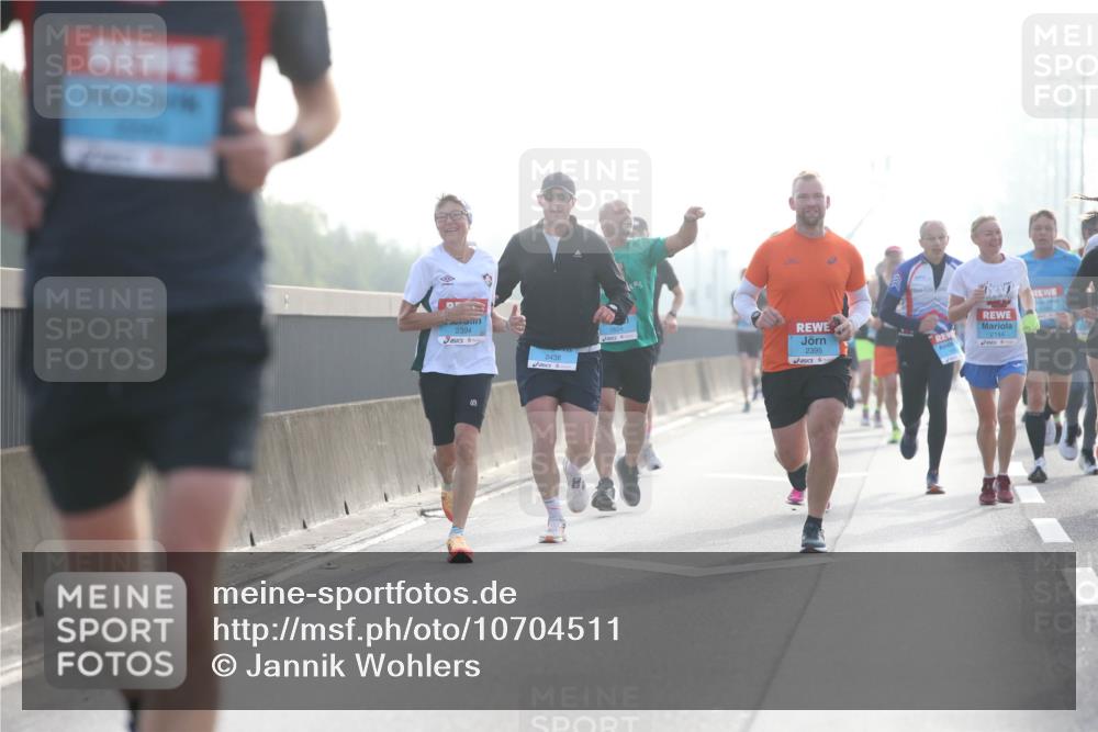 03.10.2026 - Köhlbrandbrückenlauf Jannik Wohlers http://msf.ph/oto/10704511 03.10.2026 09:15:19 Position 3 2394, 2436, 2395, 2144 meine-sportfotos.de