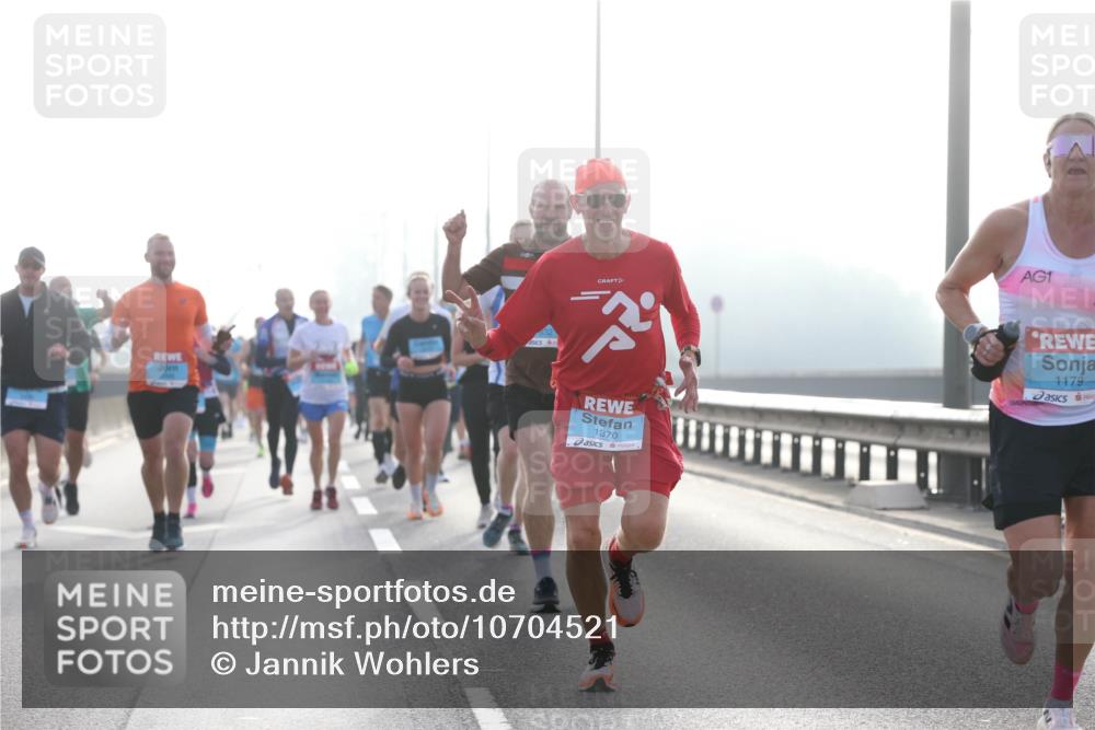 03.10.2026 - Köhlbrandbrückenlauf Jannik Wohlers http://msf.ph/oto/10704521 03.10.2026 09:15:20 Position 3 1, 1370, 1179 meine-sportfotos.de