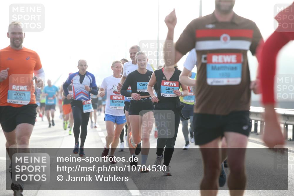 03.10.2026 - Köhlbrandbrückenlauf Jannik Wohlers http://msf.ph/oto/10704530 03.10.2026 09:15:22 Position 3 2395, 2144, 7, 231, 2127, 11 meine-sportfotos.de