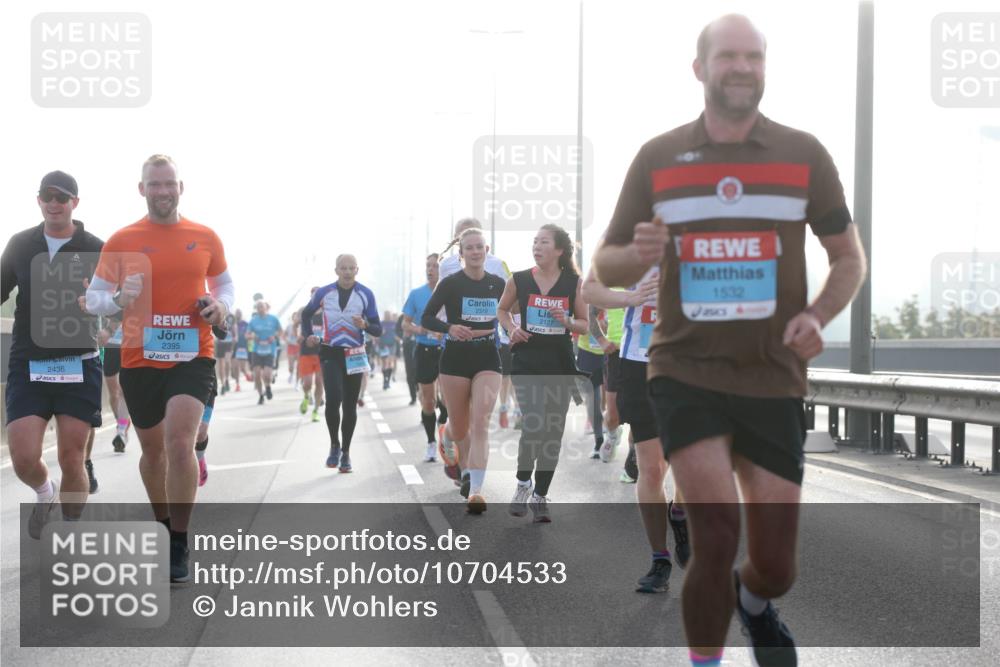 03.10.2026 - Köhlbrandbrückenlauf Jannik Wohlers http://msf.ph/oto/10704533 03.10.2026 09:15:23 Position 3 2436, 2395, 2319, 2127, 1532 meine-sportfotos.de