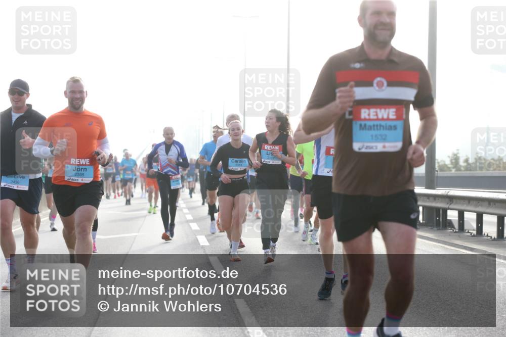03.10.2026 - Köhlbrandbrückenlauf Jannik Wohlers http://msf.ph/oto/10704536 03.10.2026 09:15:23 Position 3 2436, 2395, 1532, 2127, 2319 meine-sportfotos.de