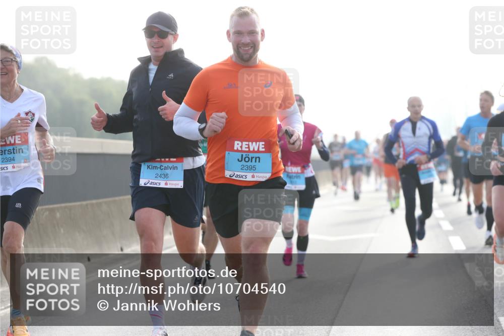 03.10.2026 - Köhlbrandbrückenlauf Jannik Wohlers http://msf.ph/oto/10704540 03.10.2026 09:15:24 Position 3 2394, 9, 2436, 180, 2395 meine-sportfotos.de
