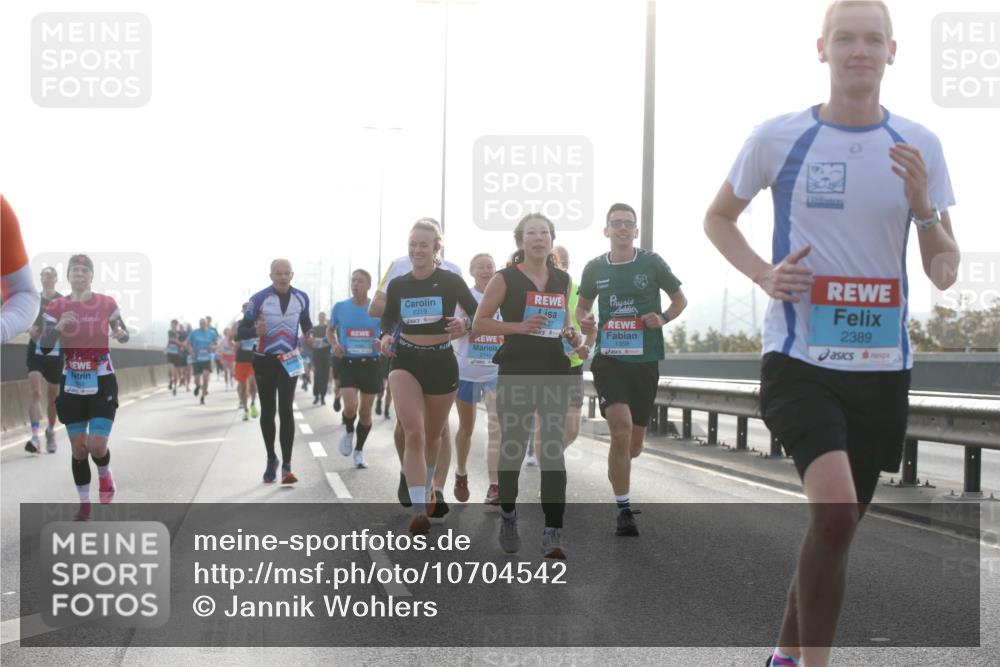 03.10.2026 - Köhlbrandbrückenlauf Jannik Wohlers http://msf.ph/oto/10704542 03.10.2026 09:15:24 Position 3 2319, 1359, 2389, 27 meine-sportfotos.de