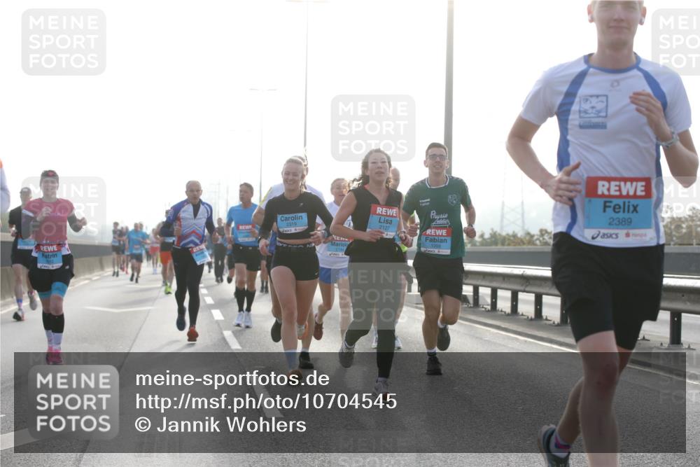 03.10.2026 - Köhlbrandbrückenlauf Jannik Wohlers http://msf.ph/oto/10704545 03.10.2026 09:15:25 Position 3 2319, 2144, 2127, 1359, 2389 meine-sportfotos.de