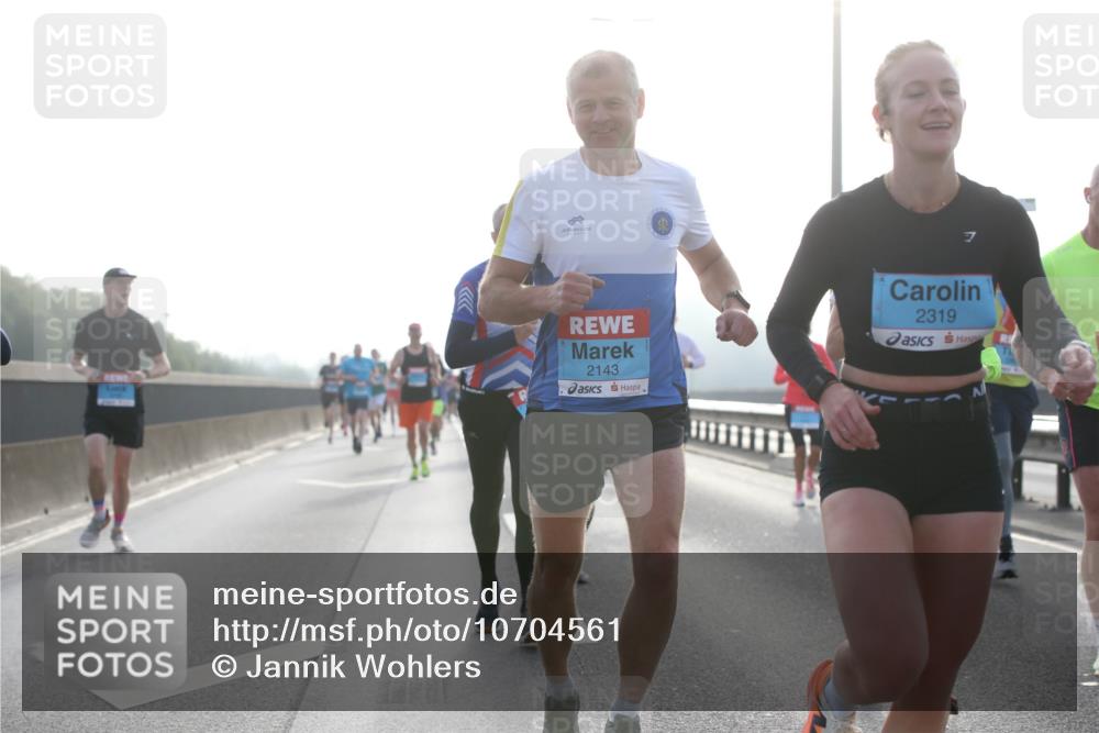 03.10.2026 - Köhlbrandbrückenlauf Jannik Wohlers http://msf.ph/oto/10704561 03.10.2026 09:15:27 Position 3 2143, 2319 meine-sportfotos.de