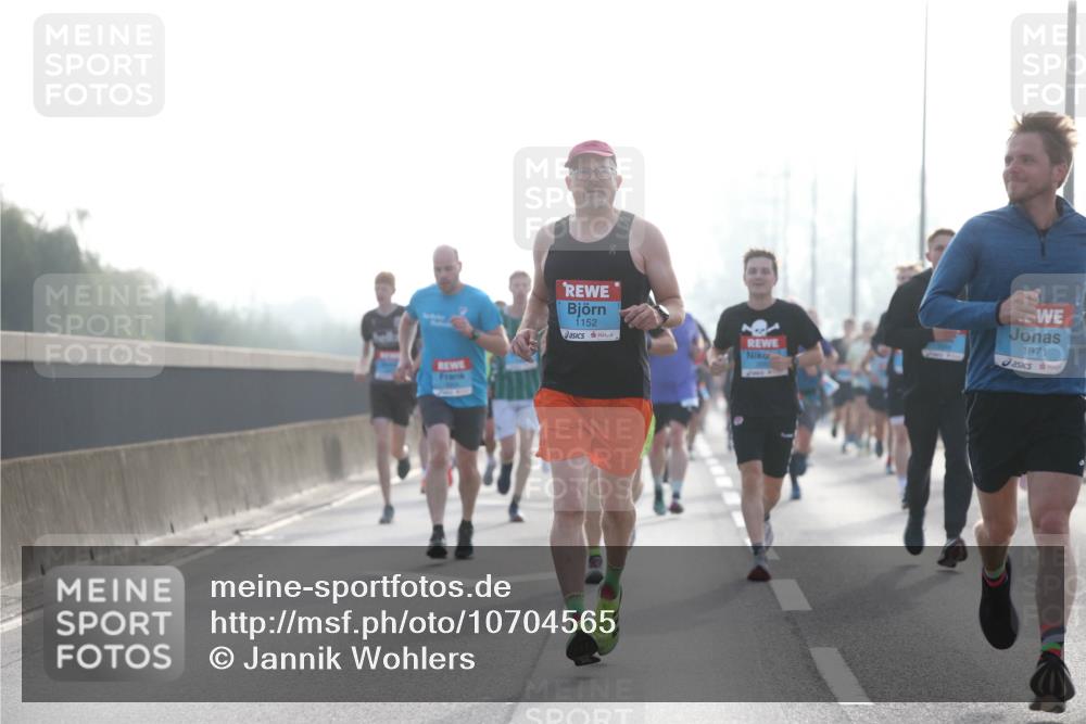 03.10.2026 - Köhlbrandbrückenlauf Jannik Wohlers http://msf.ph/oto/10704565 03.10.2026 09:15:29 Position 3 1152, 1371 meine-sportfotos.de