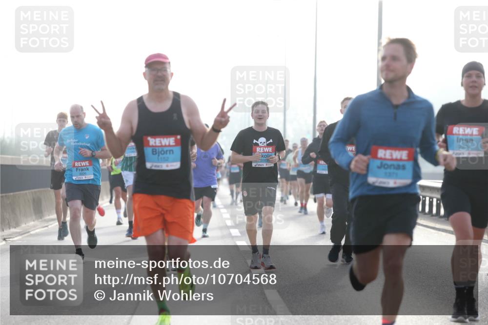 03.10.2026 - Köhlbrandbrückenlauf Jannik Wohlers http://msf.ph/oto/10704568 03.10.2026 09:15:30 Position 3 2006, 1152, 2053, 2224, 102, 1371 meine-sportfotos.de
