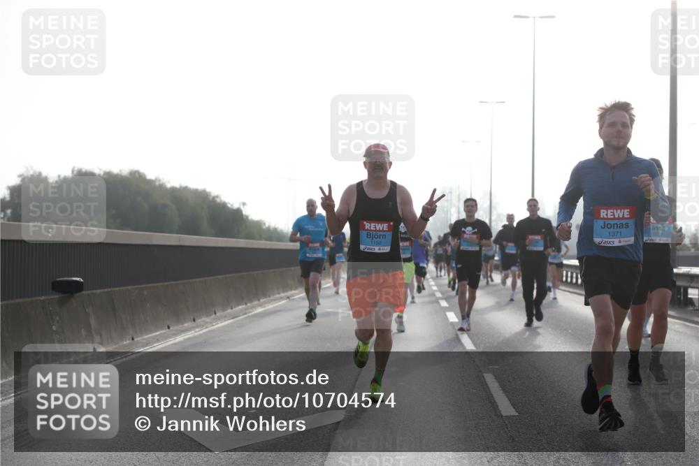 03.10.2026 - Köhlbrandbrückenlauf Jannik Wohlers http://msf.ph/oto/10704574 03.10.2026 09:15:31 Position 3 1152, 1371, 2224 meine-sportfotos.de