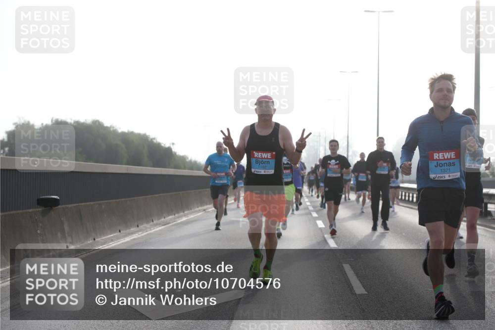 03.10.2026 - Köhlbrandbrückenlauf Jannik Wohlers http://msf.ph/oto/10704576 03.10.2026 09:15:31 Position 3 1152, 1371 meine-sportfotos.de