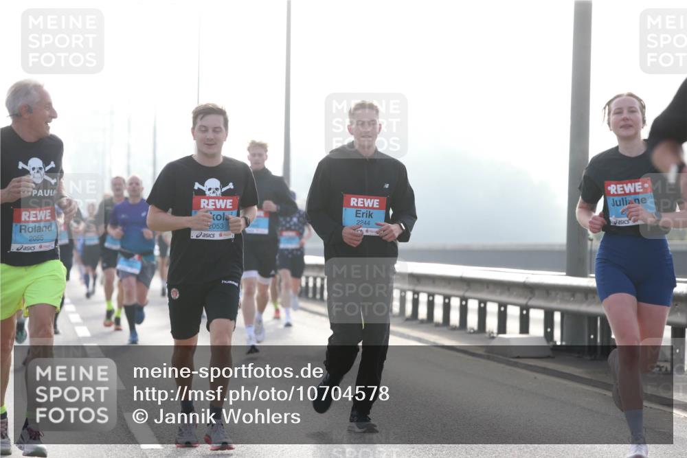 03.10.2026 - Köhlbrandbrückenlauf Jannik Wohlers http://msf.ph/oto/10704578 03.10.2026 09:15:32 Position 3 2055, 2053, 2244 meine-sportfotos.de