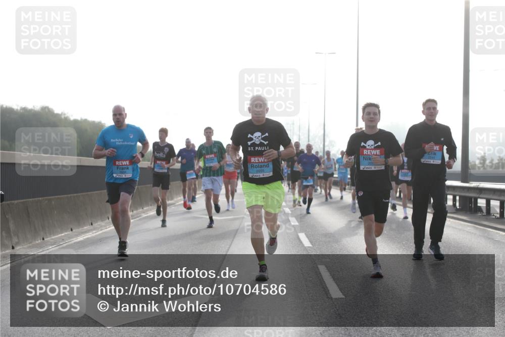 03.10.2026 - Köhlbrandbrückenlauf Jannik Wohlers http://msf.ph/oto/10704586 03.10.2026 09:15:33 Position 3 2055, 2244 meine-sportfotos.de