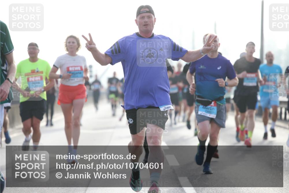 03.10.2026 - Köhlbrandbrückenlauf Jannik Wohlers http://msf.ph/oto/10704601 03.10.2026 09:15:35 Position 3  meine-sportfotos.de