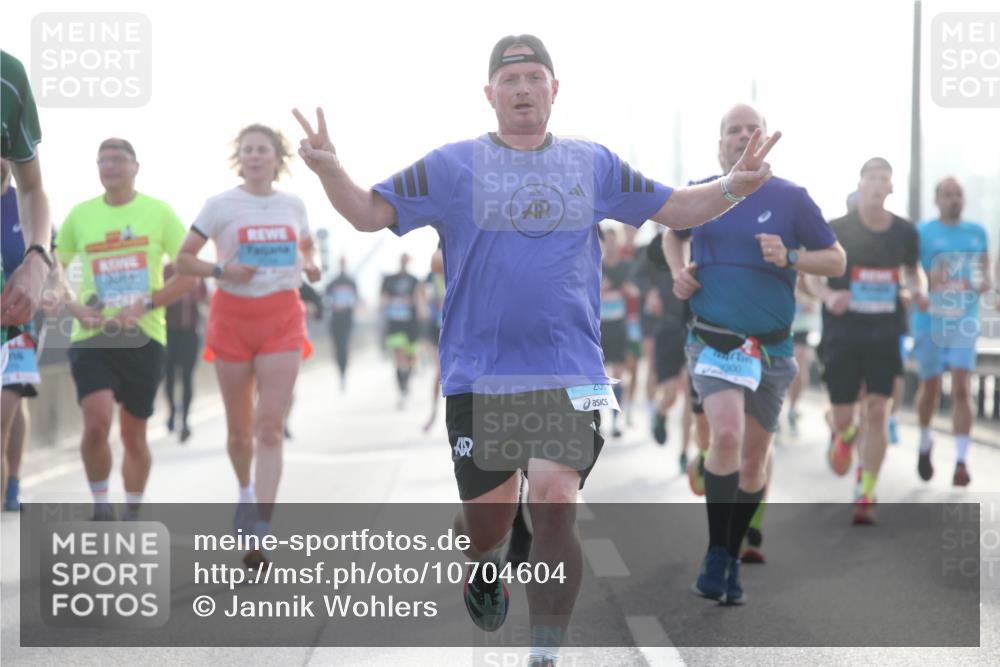03.10.2026 - Köhlbrandbrückenlauf Jannik Wohlers http://msf.ph/oto/10704604 03.10.2026 09:15:35 Position 3 200 meine-sportfotos.de