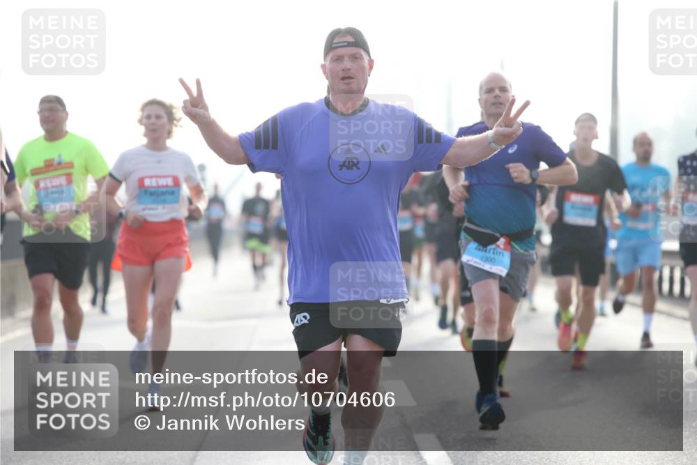 03.10.2026 - Köhlbrandbrückenlauf Jannik Wohlers http://msf.ph/oto/10704606 03.10.2026 09:15:36 Position 3 300 meine-sportfotos.de