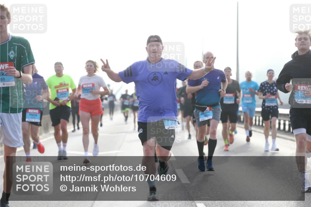 03.10.2026 - Köhlbrandbrückenlauf Jannik Wohlers http://msf.ph/oto/10704609 03.10.2026 09:15:36 Position 3 88, 2061, 3843 meine-sportfotos.de