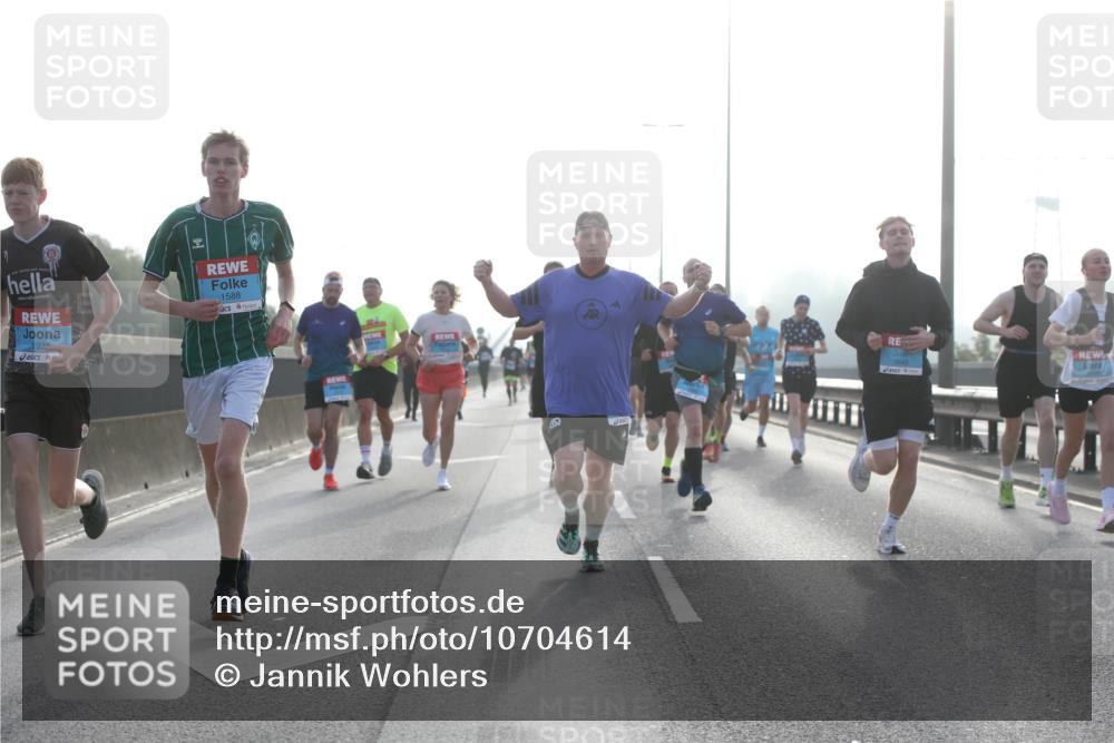 03.10.2026 - Köhlbrandbrückenlauf Jannik Wohlers http://msf.ph/oto/10704614 03.10.2026 09:15:36 Position 3 1939, 1588, 3843 meine-sportfotos.de