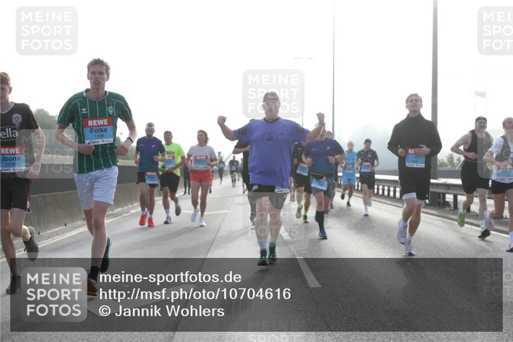 03.10.2026 - Köhlbrandbrückenlauf Jannik Wohlers http://msf.ph/oto/10704616 03.10.2026 09:15:36 Position 3 1936, 1588, 3843 meine-sportfotos.de