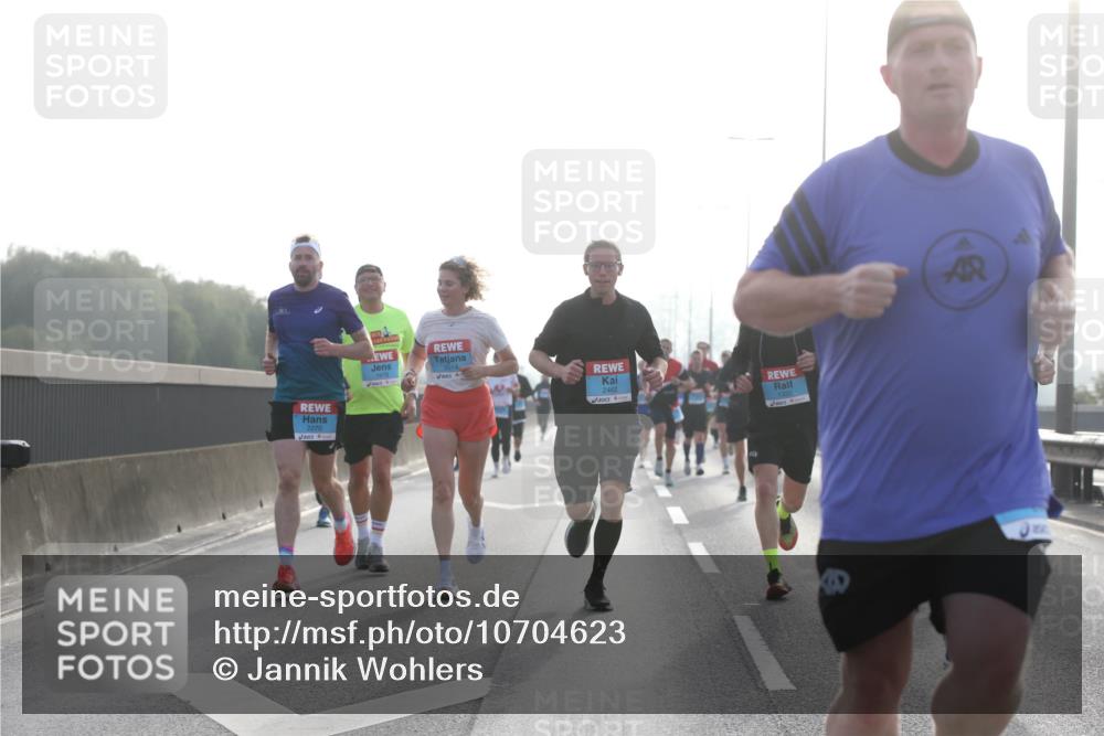 03.10.2026 - Köhlbrandbrückenlauf Jannik Wohlers http://msf.ph/oto/10704623 03.10.2026 09:15:38 Position 3 2270, 2462 meine-sportfotos.de