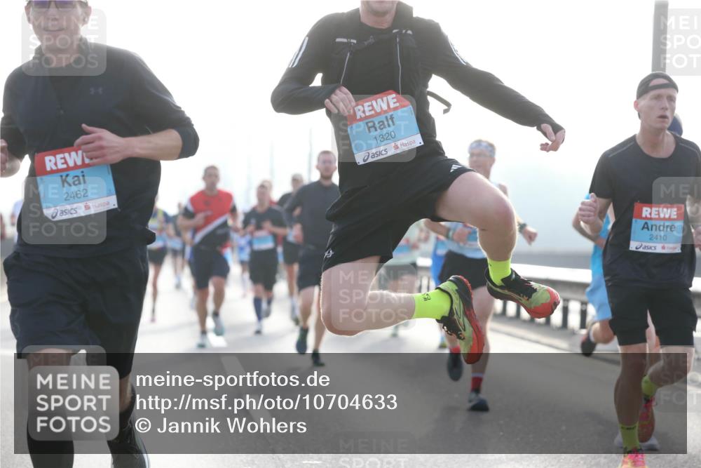 03.10.2026 - Köhlbrandbrückenlauf Jannik Wohlers http://msf.ph/oto/10704633 03.10.2026 09:15:39 Position 3 2462, 1320, 2410 meine-sportfotos.de